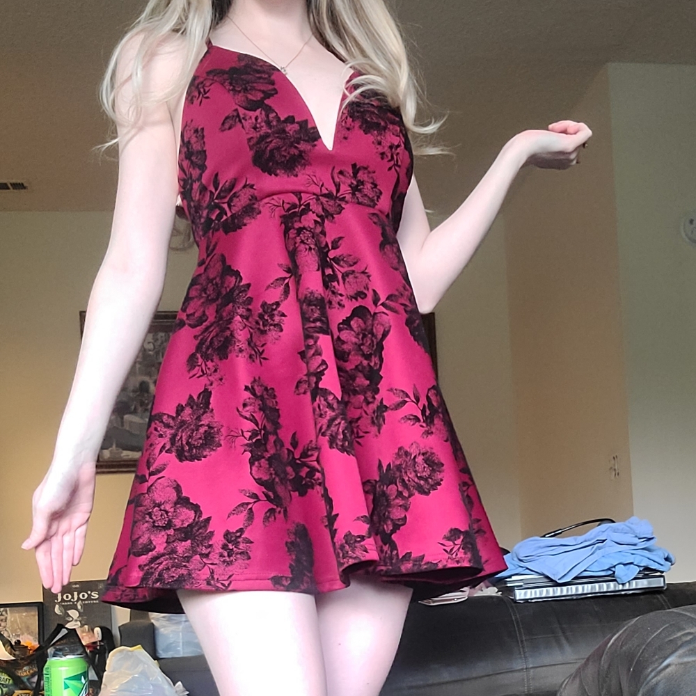 Windsor - Red Criss Cross Back Mini Dress Black Velvet Floral Print